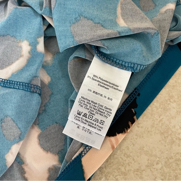 Donna Karan Sleeveless Stretch Black Blue Animal Print Blouse Size Large Career - Picture 7 of 8